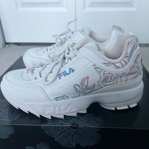 GENTLY USED 💐DESIGN FILA SNEAKERS